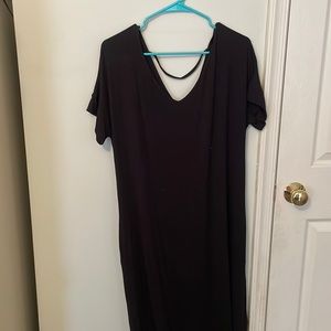 Plain black maxi-keyhole back